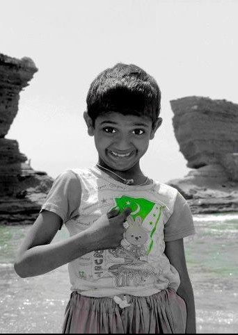 Pakistan-Flag-Lovers-A-boy-at-Paradise-Point-Karachi-is-pointing-towards-his-shirt-which-has-a-Pakistani-flag-Proud-Display-of-Pakistani-flag