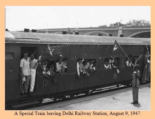 Pakistani-Flag-Lovers-Muslim-League-National-Guards-with-Pakistani-flag-at-Delhi-Railway-Station-August-9-1947