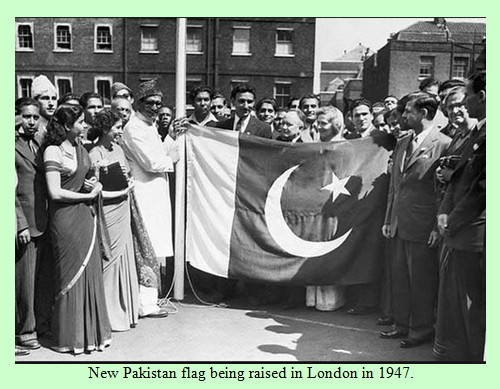 Pakistani-Flag-Lovers-New-Pakistan-flag-being-raised-in-London-in-1947