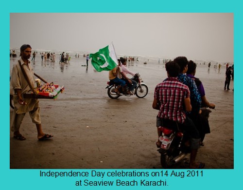 Pakistani-Flag-People-celebrate-Independence-day-at-Seaview-Beach-Karachi-Flag-of-Pakistan