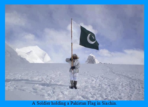 Pakistani-Flag-Pictures-A-Soldier-holding-a-Pakistan-Flag-in-snow-covered-Siachin-area-Pakistan-Flag-Images
