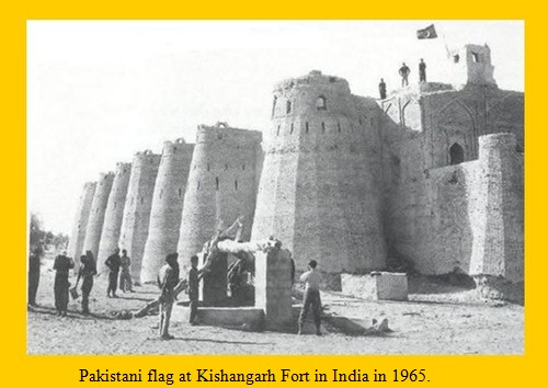 Pakistani-Flag-Pictures-Pakistani-flag-at-Kishangarh-Fort-in-India-in-1965-Pakistan-Flag-Images