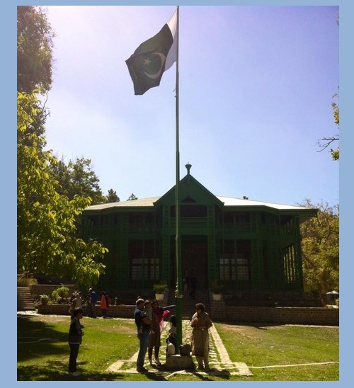 Pakistani-Flag-Pictures-Pakistani-Flag-in-the-lawn-of-Quaid-e-Azam-Residency-Ziarat-Pak-Flag-Lovers