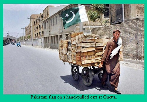Pakistani-Flag-Pictures-Pakistani-flag-on-a-hand-pulled-cart-at-Quetta-Pakistan-Flag-Images