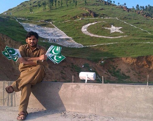 Pakistani-Flag-Pictures-Pakistani-Flag-on-a-Hill-at-Mansehra-Bypass-Road-Pak-Flag-Lovers